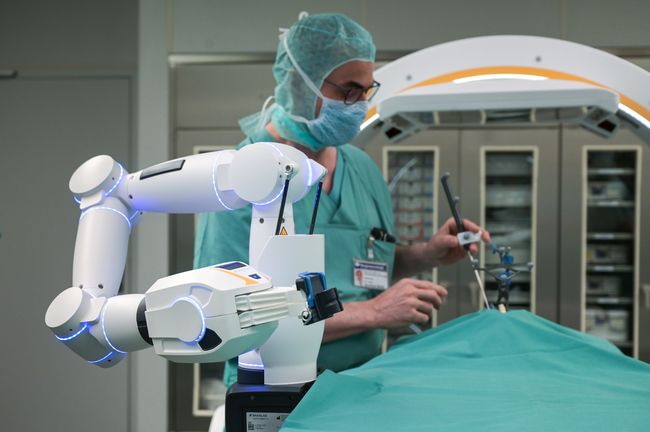 operasi robotik